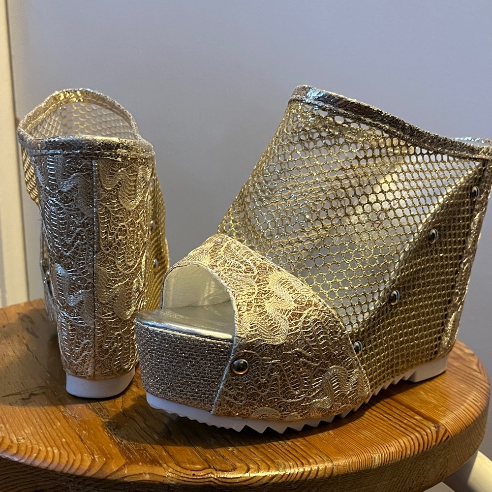 Elegant Gold Mesh Wedge Sandals • Size 37 / US 6.5 or 7